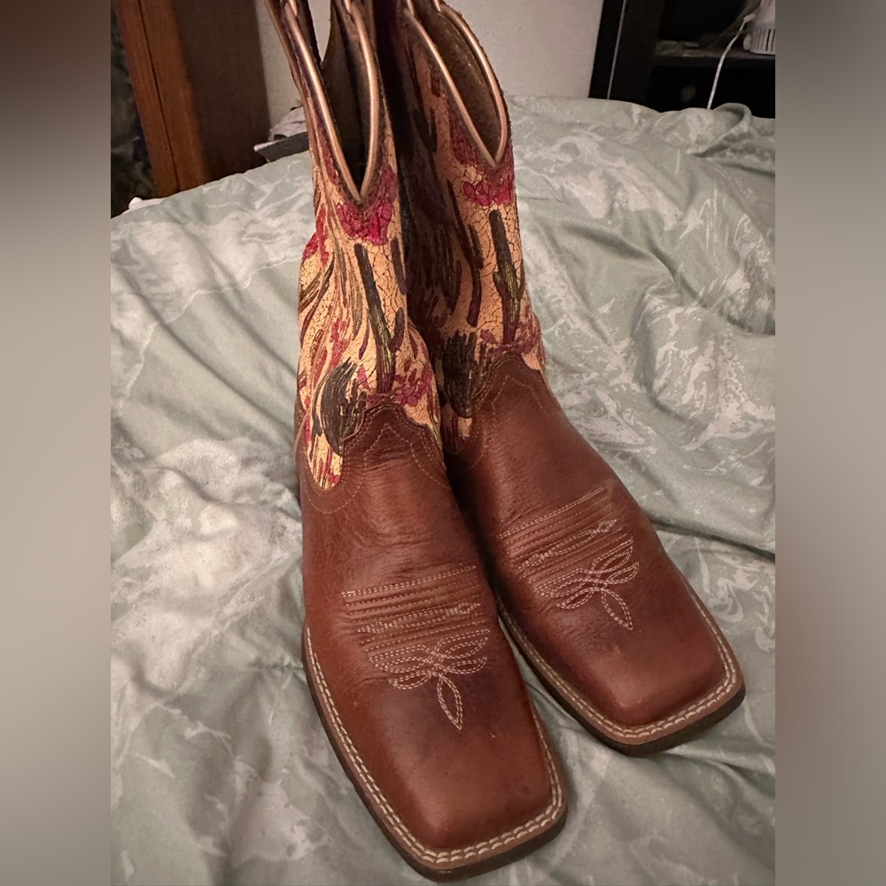 Women’s Ariat boots